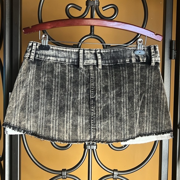 BDG Urban Outfitters Sydney Corduroy Low-Rise Mini - Picture 3 of 13